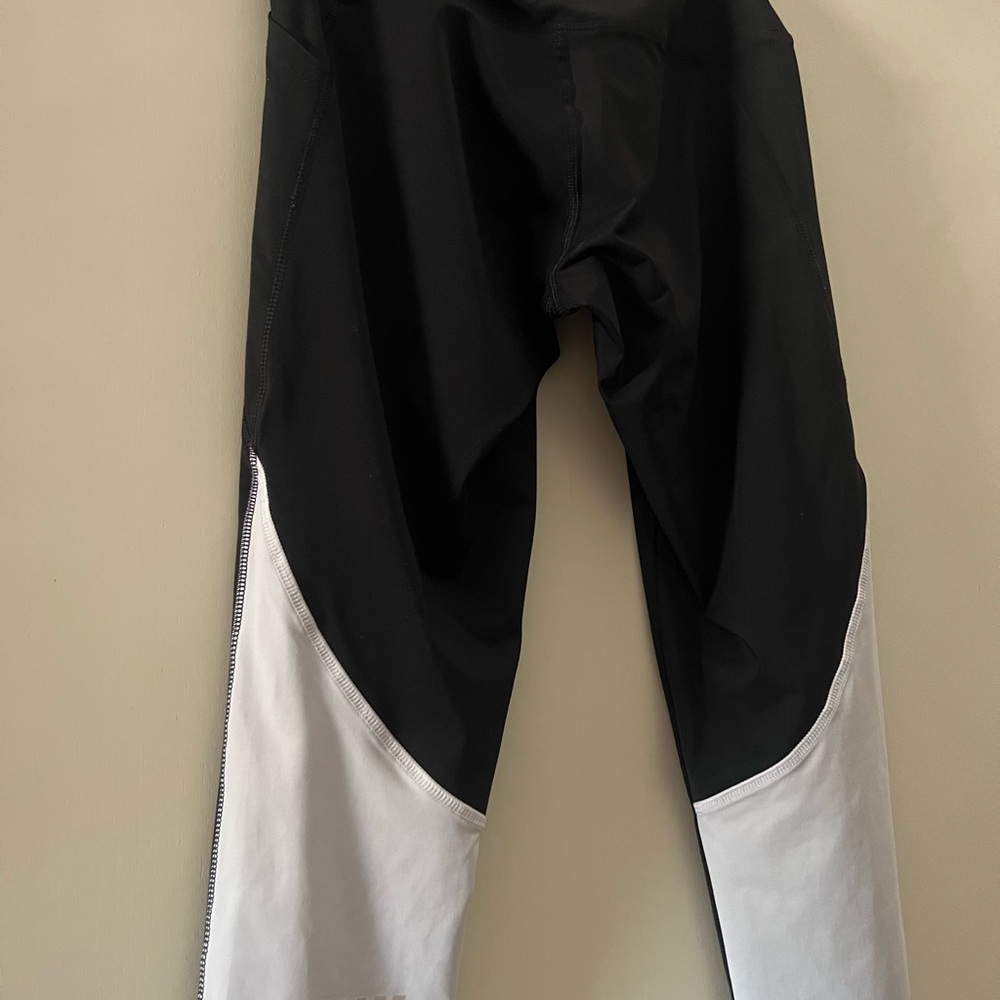 PINK Victoria's Secret Black and White Leggings